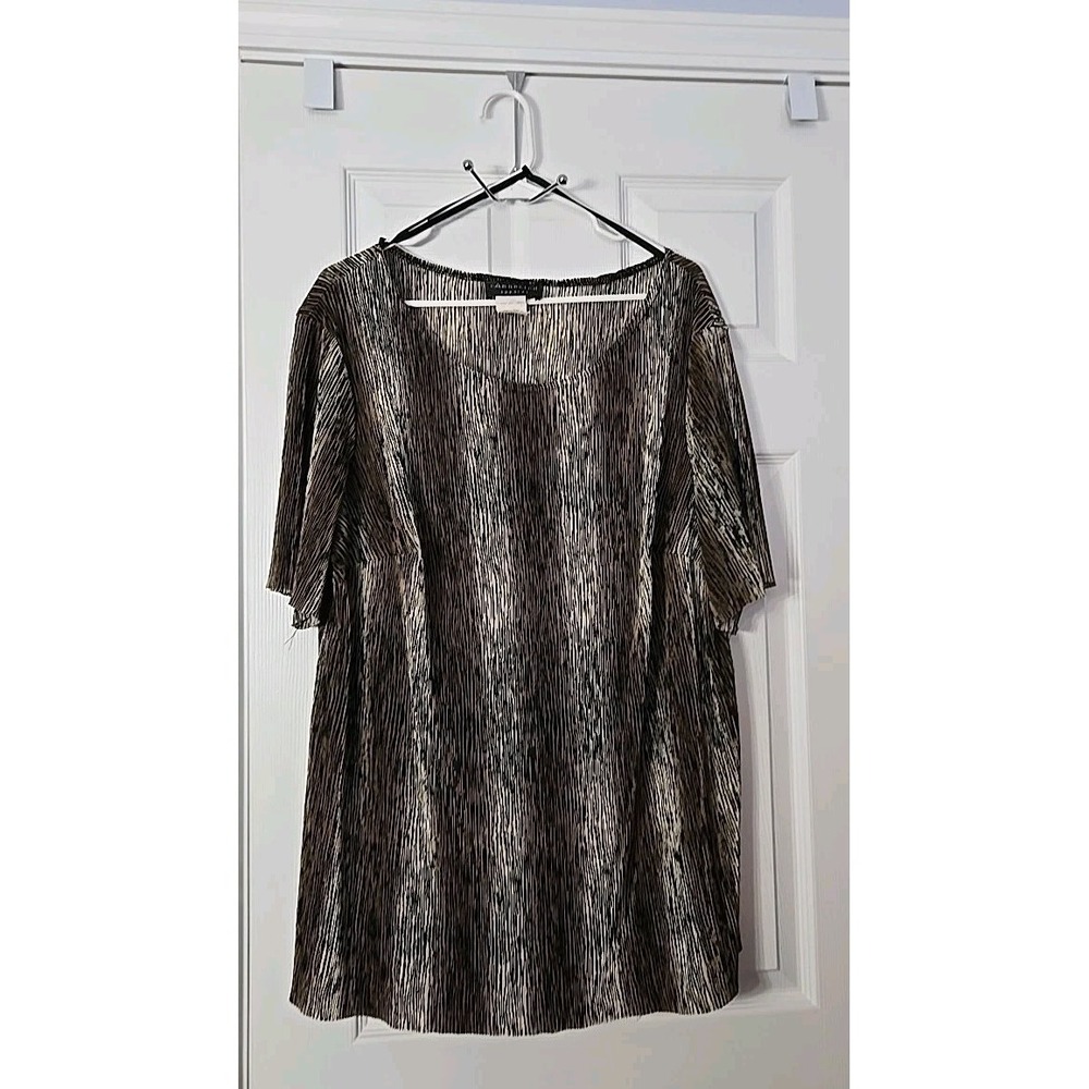 Connected Apparel Plus Womans Short Sleeve Blouse Size 22W Tiger Print